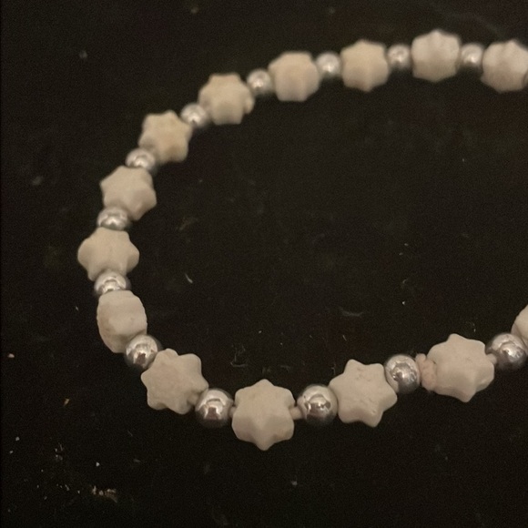 7” white & silver beaded stackable stretch beaded bracelet with 36 beads - Picture 8 of 10